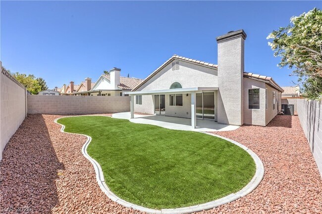 Foto del edificio - 8305 Windrush Ave