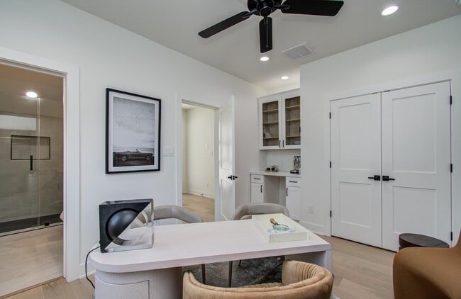 Building Photo - 8702 Ojeman Villas Dr