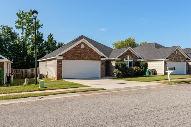 Building Photo - 570 Lory Ln