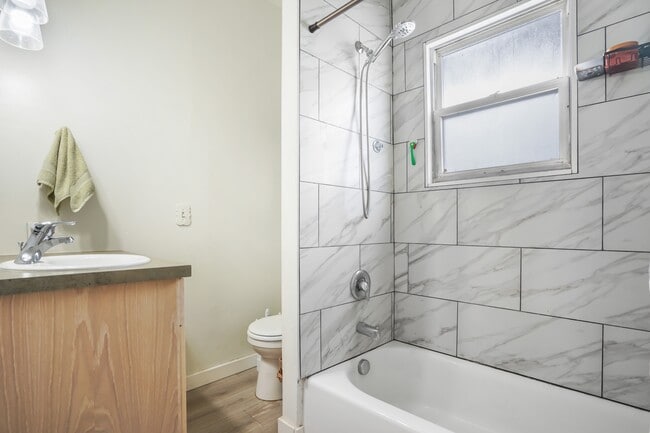 Building Photo - 1009 8th St