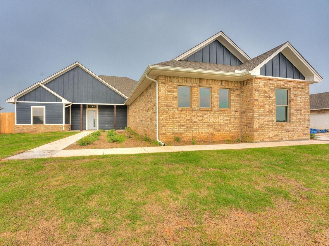 Foto principal - 9617 Lake Gohar Dr