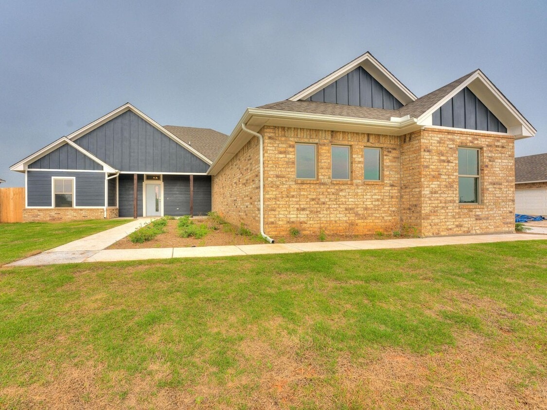 Primary Photo - 9617 Lake Gohar Dr