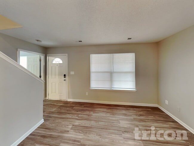 Foto del edificio - 297 Mission Tripp St