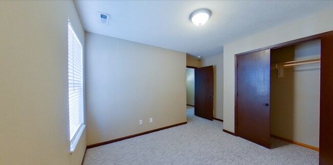 Foto del edificio - 3D Tour Available - Backs up to Lake + Fenced-in Yard + Stainless Steel Appliances! Available Jul...