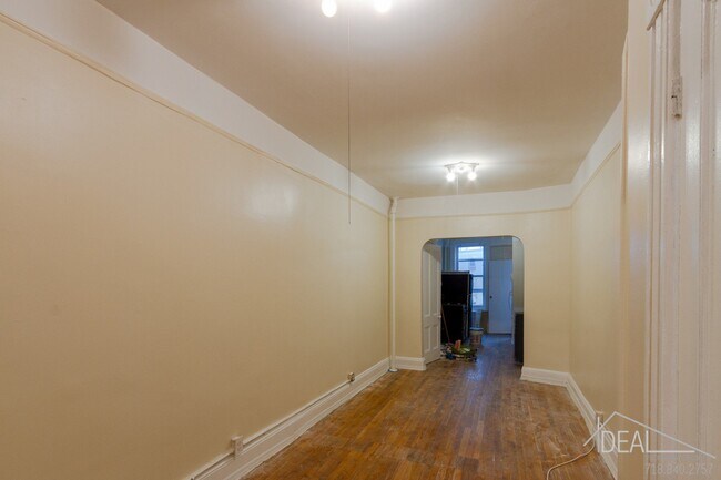 Building Photo - Great 1 Bedroom in South Park Slope!