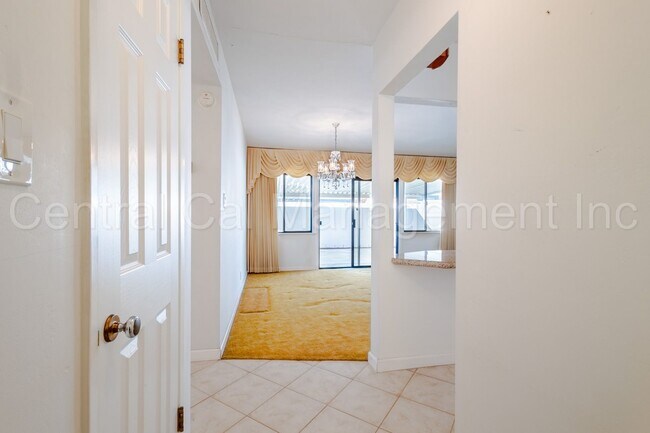 Building Photo - 3 Bedroom/2 Bath Home - $1995 per month!