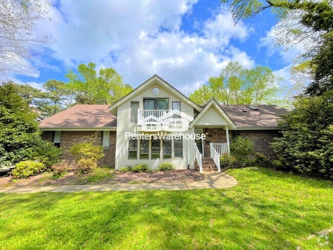 Building Photo - 452 Suburban Pkwy