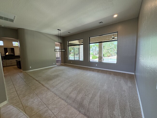 Foto del edificio - 3172 E Birchwood Pl