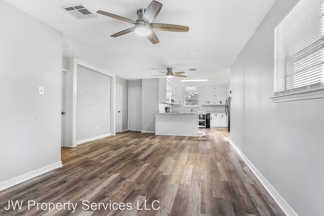 Building Photo - 3 br, 2 bath House - 203 Evelyn Dr