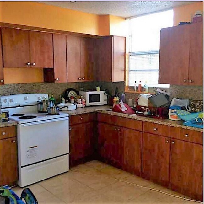 Building Photo - 6020 SW 68th St