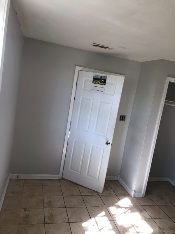 Building Photo - 2217 Almonaster Ave