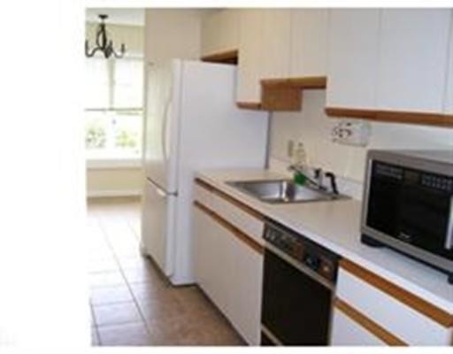 Foto del edificio - 43 Oakwood Ln