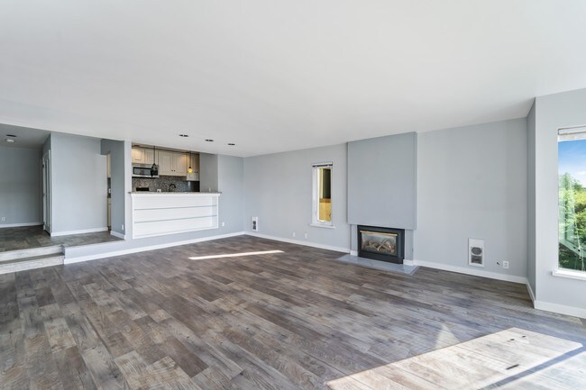 Foto del edificio - 1232 Lakeview Blvd E - 2 bedrooms