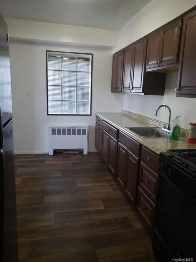 Foto del edificio - 80-01 167th St