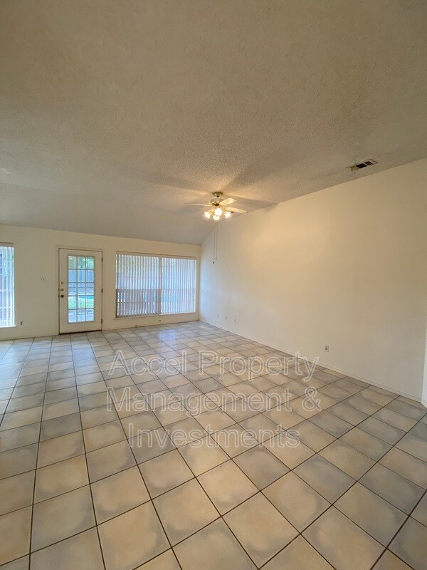 Foto del edificio - 6617 N 40th St