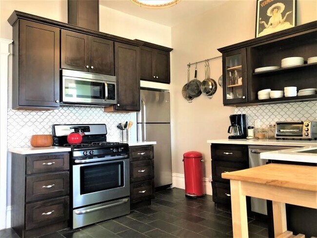 Building Photo - 4 bedroom in San Francisco CA 94110