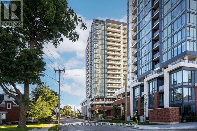 Building Photo - 5 Wellington St S