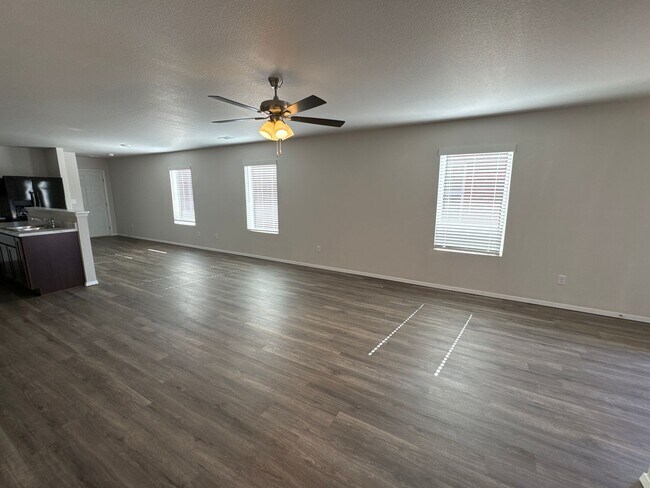 Foto del edificio - *Pre-leasing* NEW Three Bedroom | Two Bath...