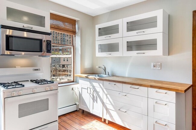 Foto del edificio - 252 Grove Street Unit 3