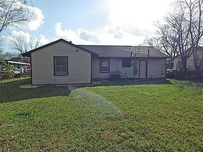 3 bed / 1 bath home in South Houston - Mov... - 3 bed / 1 bath home in South Houston - Mov...