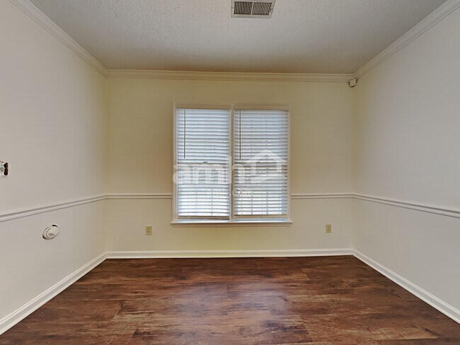 Foto del edificio - 3234 Sparrowhawk Dr