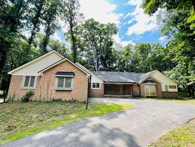 Building Photo - 28118 Forestbrook Dr
