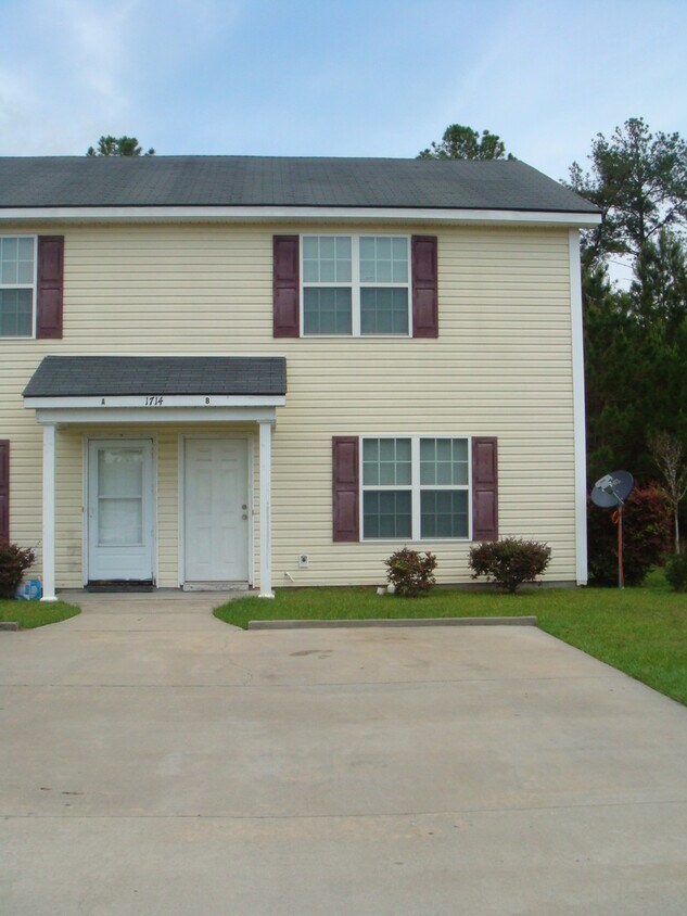 Foto principal - 1714 B Almond Tree Place