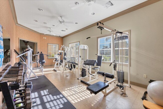 Foto del edificio - 1/1 unit available now for annual rent