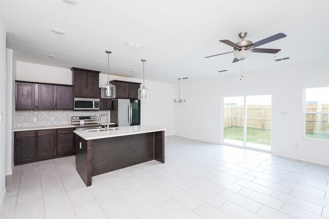 Building Photo - 9924 Bijan Dr