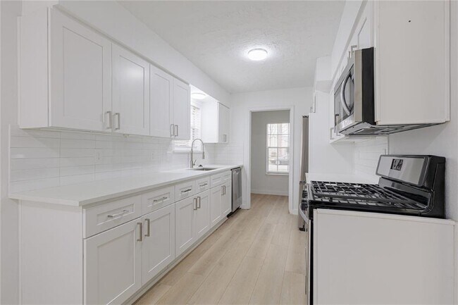 Foto del edificio - 3206 Cherry Creek Dr