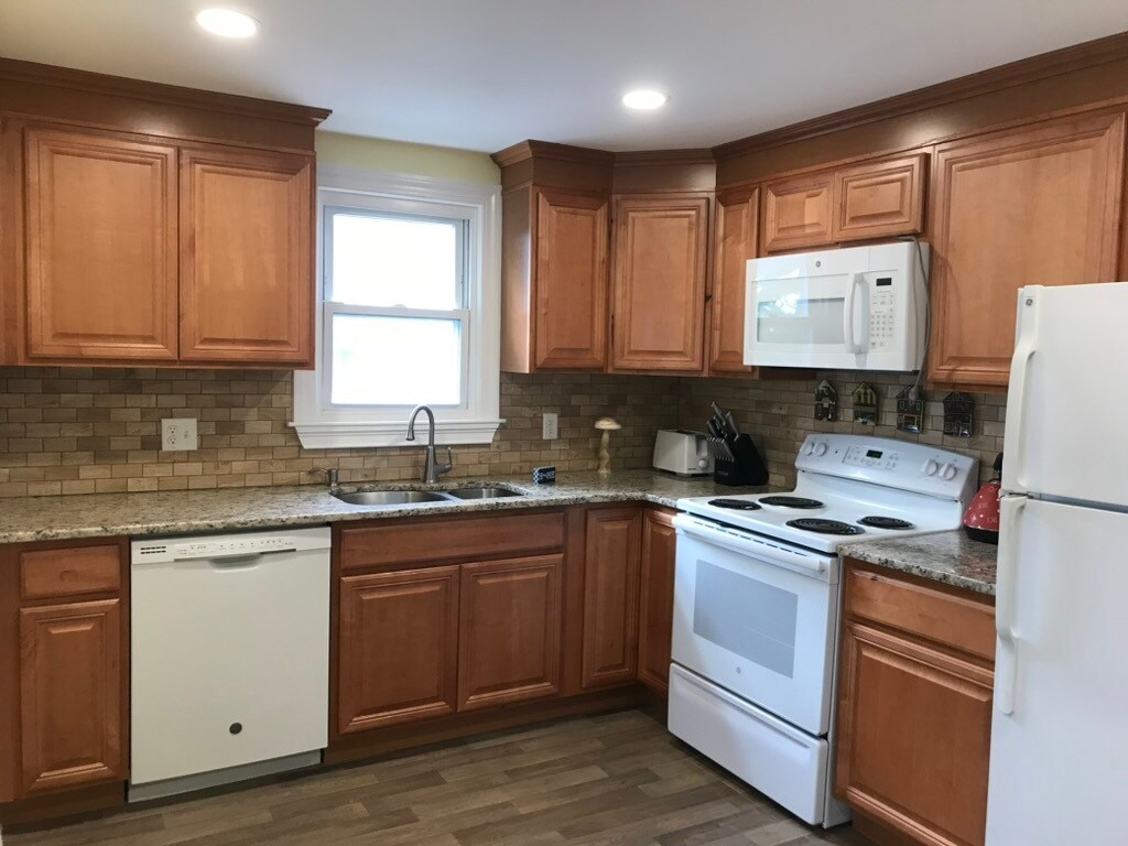 Kitchen - 8 Gloucester St