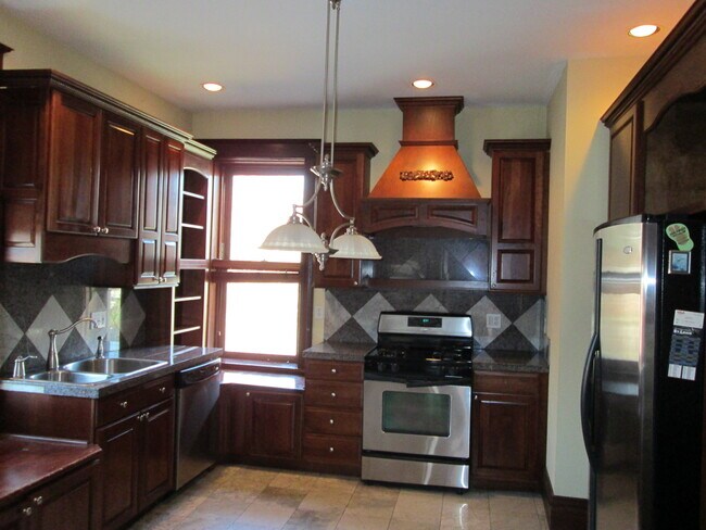Kitchen - 3457 Arsenal St