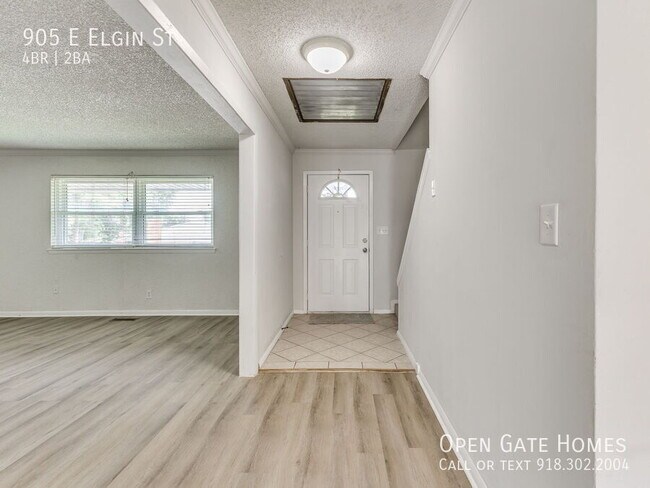 Foto del edificio - 905 E Elgin St