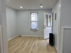 Building Photo - 273 Maple Ave