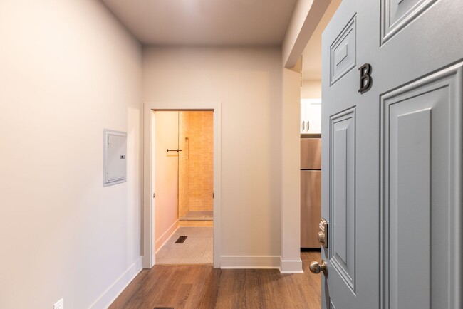 Building Photo - $500 OFF March Rent! Luxury Ground-Floor 1BR Walk to SCAD