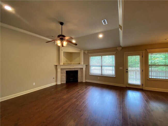 Building Photo - 3107 SW Briar Creek Ave