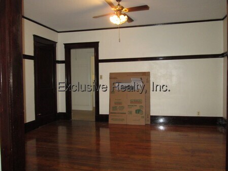 Building Photo - 118 Myrtle St