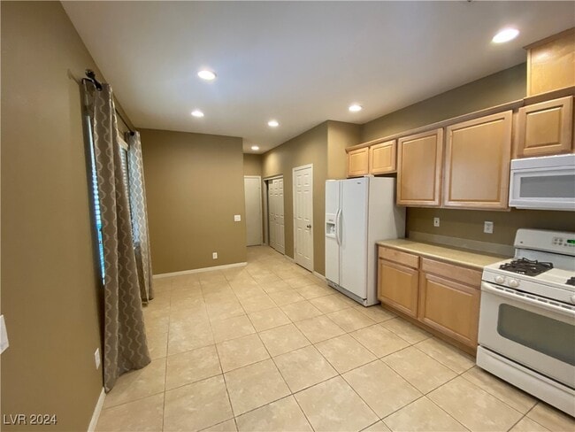 Building Photo - 8649 Echo Grande Dr
