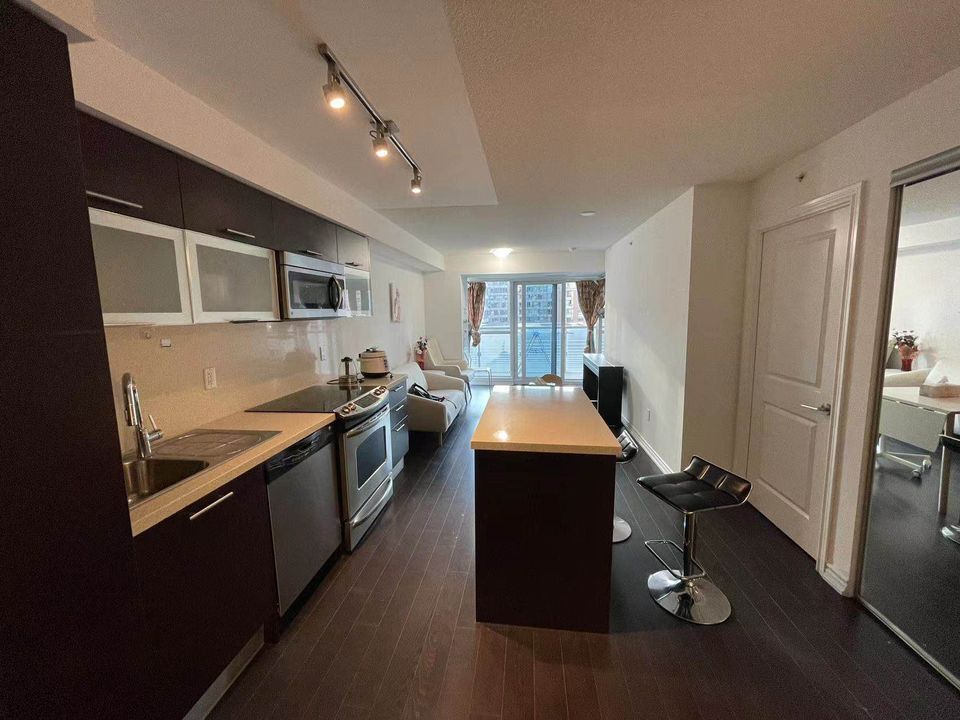 Primary Photo - 386 Yonge St