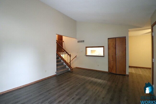 Foto del edificio - 4810-4812 Ginny Avenue