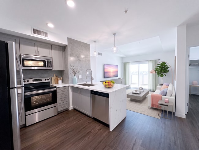Interior Photo - Cahuenga Place