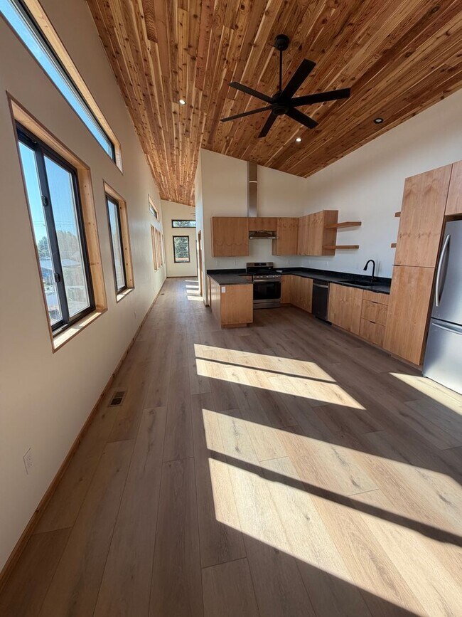 Building Photo - 23 Sunset Dr