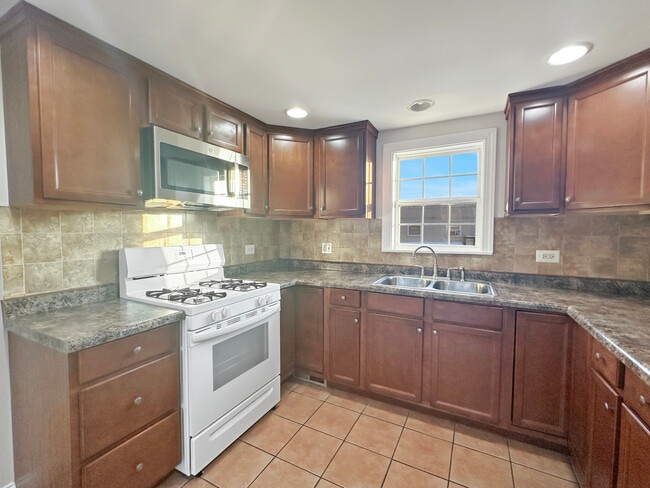 Building Photo - 3135 Chicago Rd