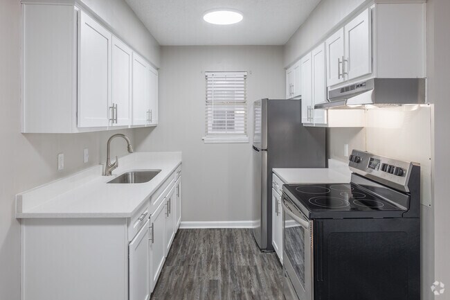Building Photo - The Retreat at Palm Pointe - SMP