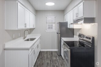Building Photo - The Retreat at Palm Pointe - SMP