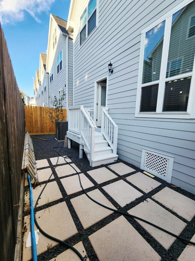 Building Photo - 1807 Palmetto Landing Dr