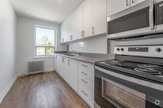 Building Photo - Clearview on the Park