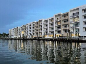 Building Photo - 1709 N Tamiami Trl