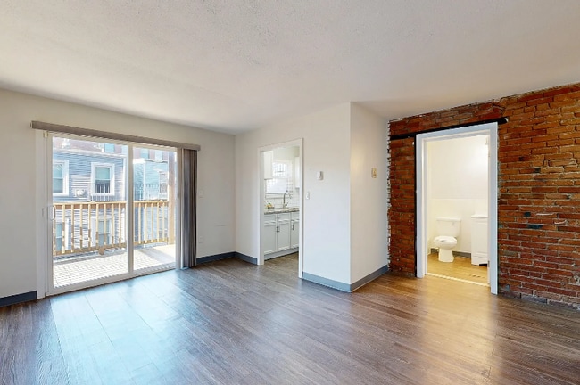 Building Photo - 298 Meridian St