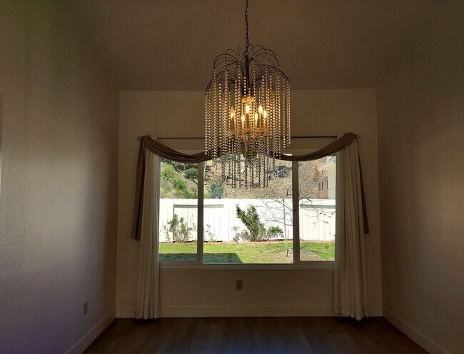 Foto del edificio - Rancho Penasquitos - 4bed/3bath Single-Two Story Family Home with 2 Car Garage (PRE-LEASING FOR A...